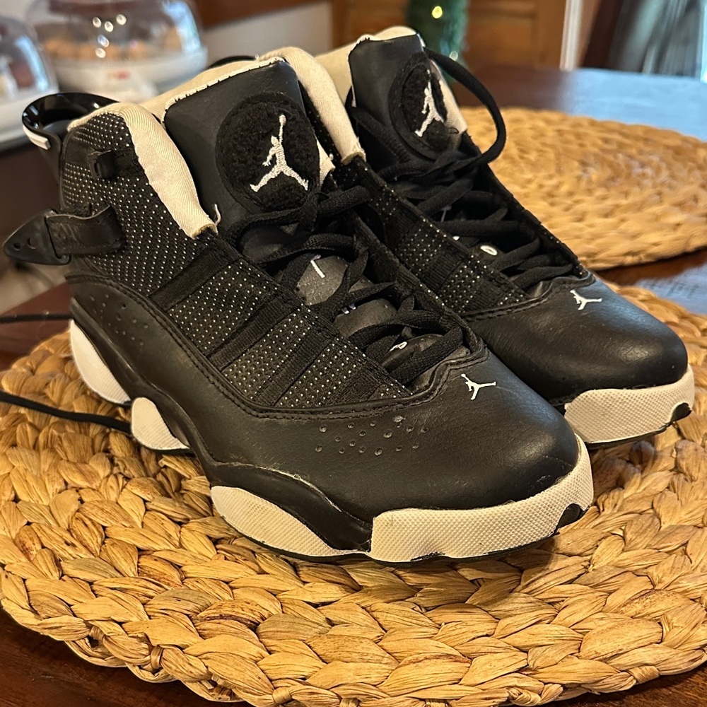 US 7 Air Jordans